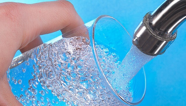 éliminer le goût de chlore dans l’eau du robinet