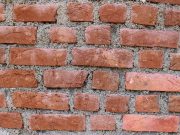 Astuces pour nettoyer des briques sans les abîmer ni les effriter comment nettoyer des briques