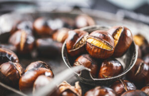 Châtaignes grillées au four : tous les secrets pour sublimer vos soirées d’automne châtaignes grillées au four