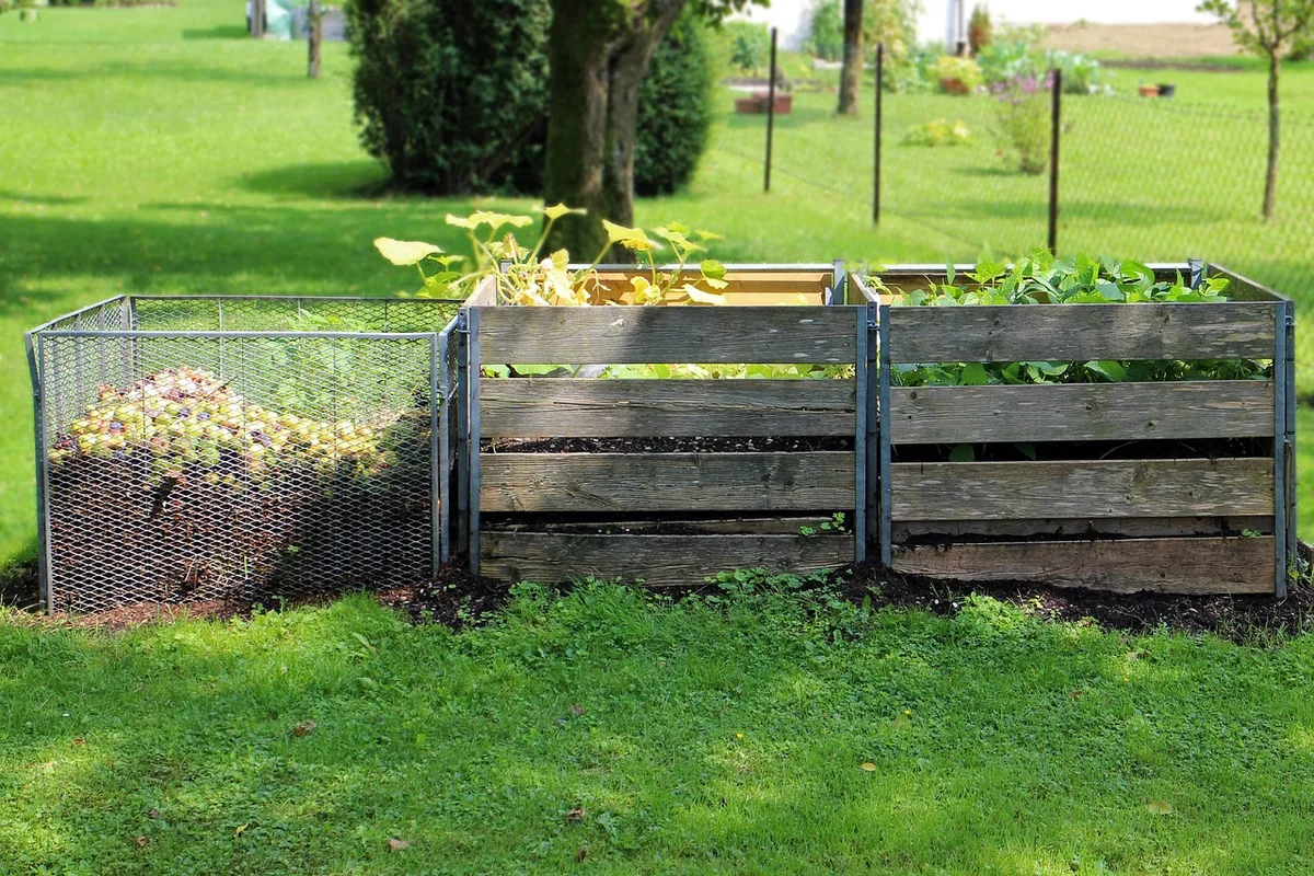 Composteurs extérieurs pour valoriser les déchets du jardin