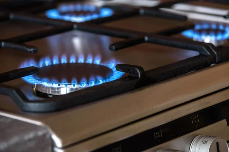 Four de cuisine prêt à être nettoyé naturellement