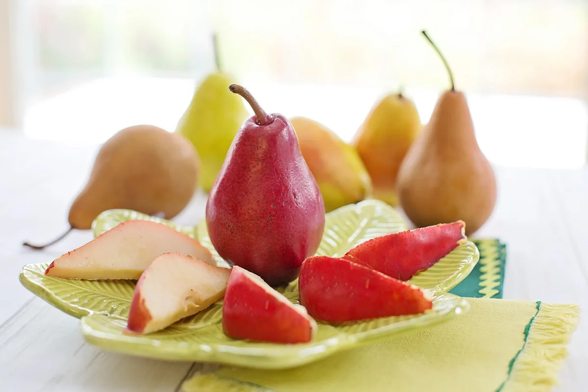 Poires fraîches pour préparer une tarte amandine