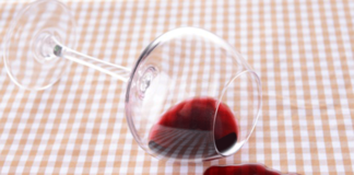 5 astuces pour faire disparaître des tâches de vin