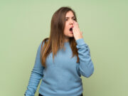 Mauvaise haleine : solutions naturelles et conseils pour une bouche fraîche Mauvaise haleine : solutions naturelles